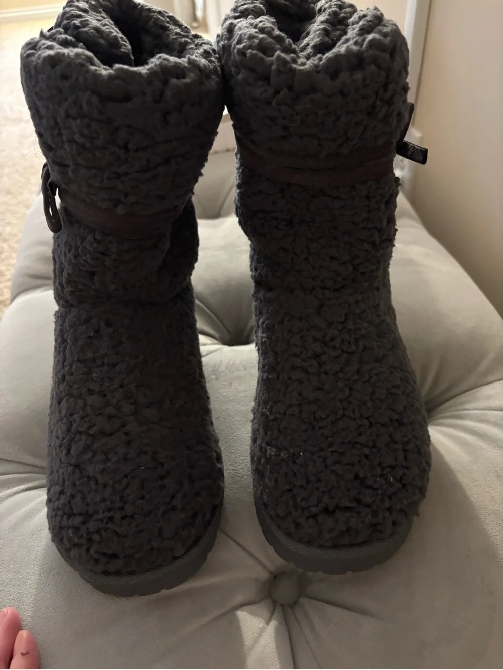 Women’s Plush Sherpa Boots with Bow - Charcoal